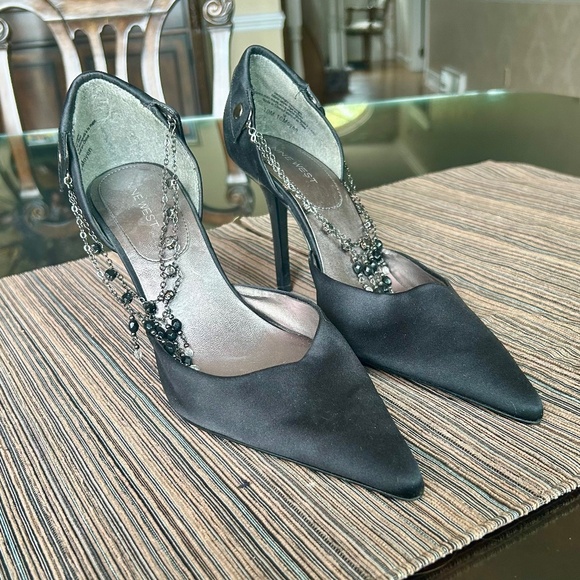 Nine West Pointy Toe Black Satin Stiletto Heels with Beaded Ankle Chain Size 10 - Picture 1 of 6